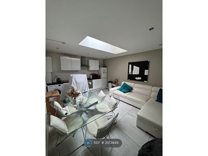 2 Bedroom Flat To Rent In Caledonian Road, London, N7