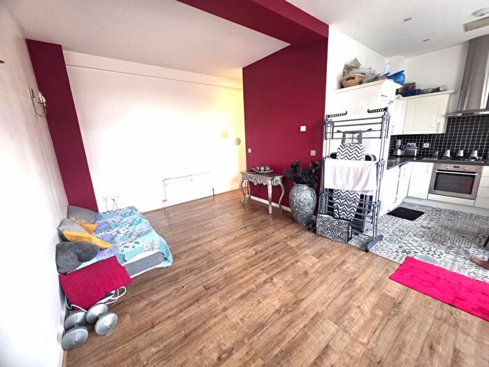 1 Bedroom Flat For Sale In Shaftesbury Road, London, London, E7