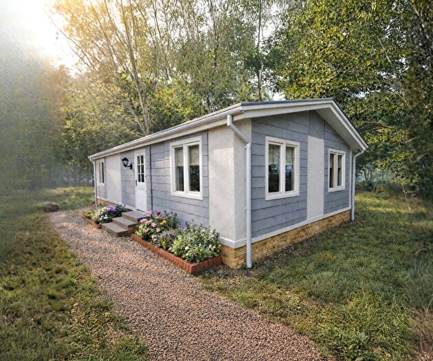 2 Bedroom Mobile/park Home For Sale In Brook Way, St Ives, PE27