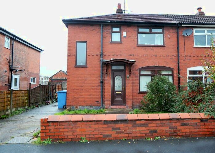 3 Bedroom Semi-Detached House For Sale In Elsinore Avenue, Irlam, M44