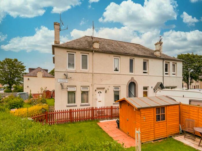 2 Bedroom Flat To Rent In Stenhouse Crescent, Edinburgh, EH11