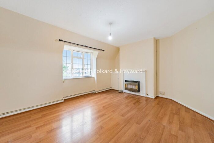 3 Bedroom Flat To Rent In Winchfield Road, London, SE26