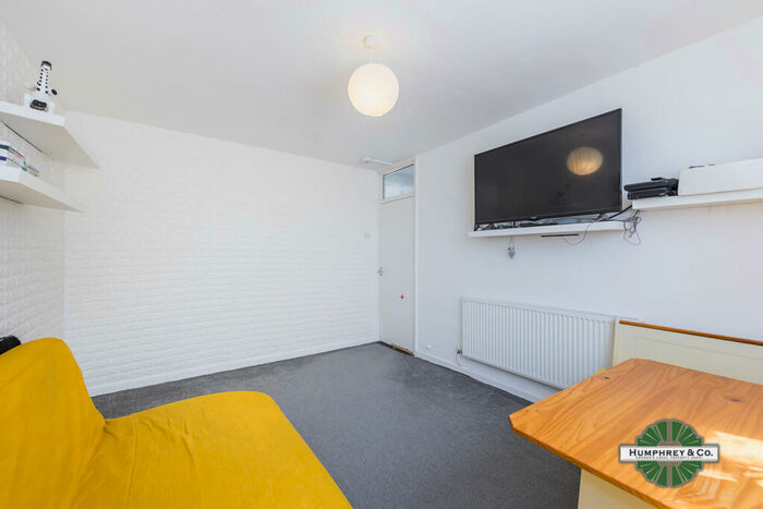 1 Bedroom Flat To Rent In Scriven Court, Livermere Road, E8