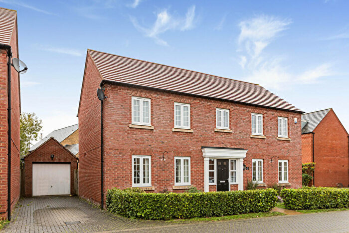 4 Bedroom Detached House For Sale In Kempton Close, Bicester, OX26