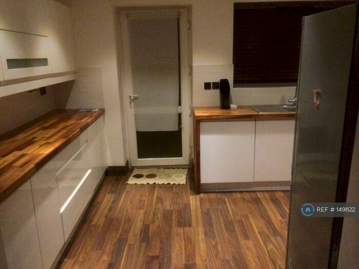 2 Bedroom Semi-Detached House To Rent In Roman Road, Luton, LU4