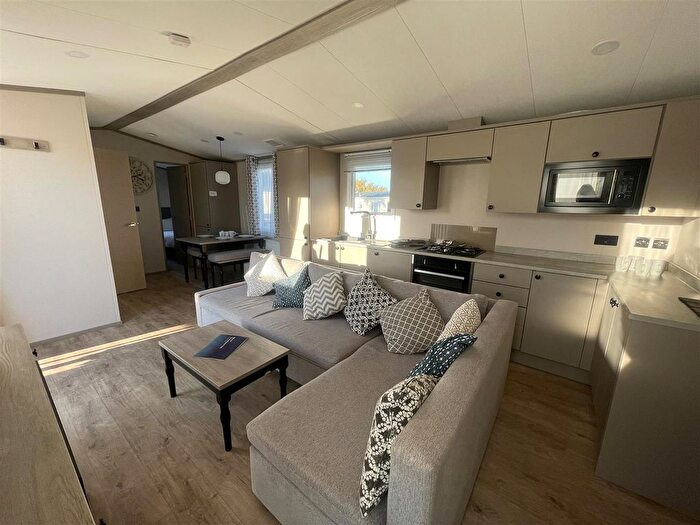 3 Bedroom Mobile/park Home For Sale In Monkton Street, Monkton, Ramsgate, CT12