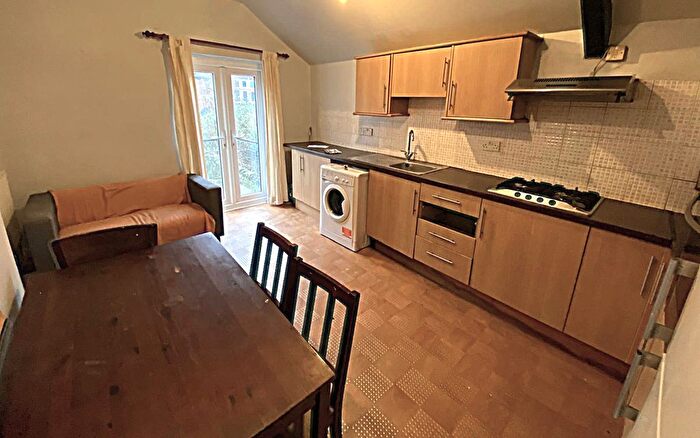 4 Bedroom Maisonette To Rent In City Road, Cardiff, CF24