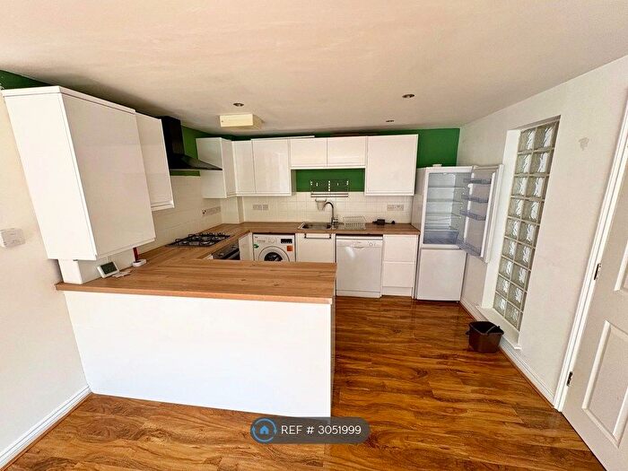 2 Bedroom Flat To Rent In Suffolk House, Bournemouth, BH2