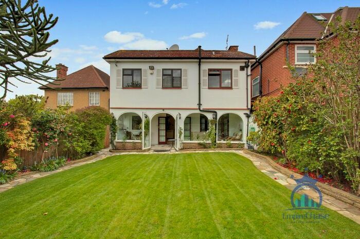 4 Bedroom Detached House For Sale In Salmon Street, London, NW9