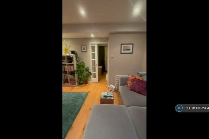 2 Bedroom Maisonette To Rent In Riverside Mansions, London, E1W