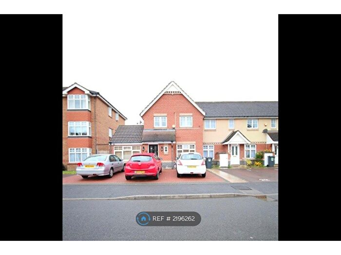 3 Bedroom Semi-Detached House To Rent In Garrison Close, Hounslow, TW4