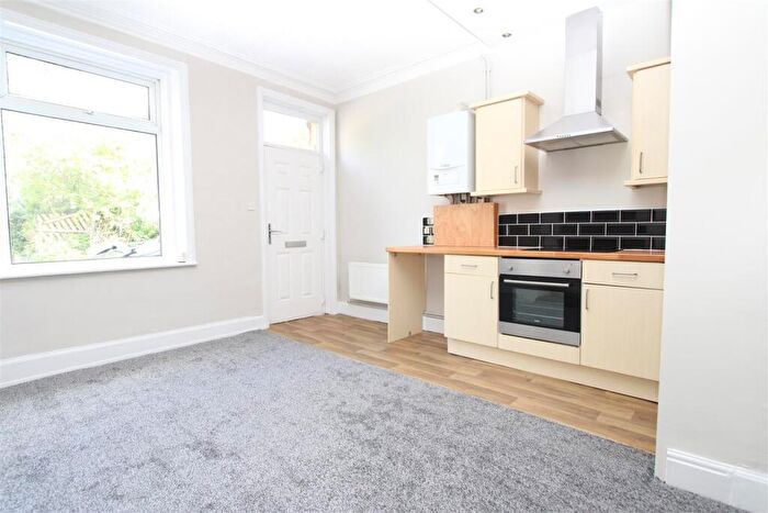2 Bedroom Town House To Rent In Hyde Street, Bradford, BD10
