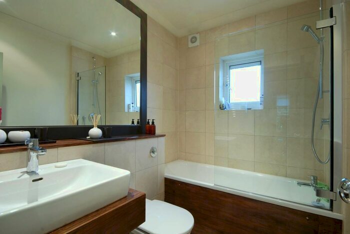 1 Bedroom Flat To Rent In Queens Gate, South Kensington, London, SW7