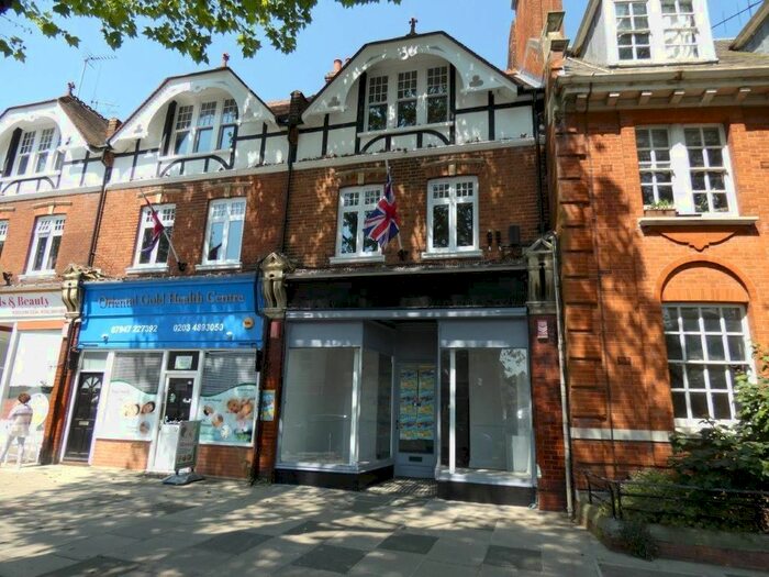 3 Bedroom Flat To Rent In Station Road, Hampton, TW12