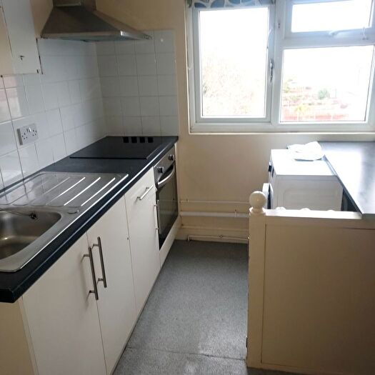 1 Bedroom Flat To Rent In Northborough Road, London, SW16