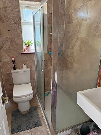 2 Bedroom Flat To Rent In Plumstead Common, London, SE18