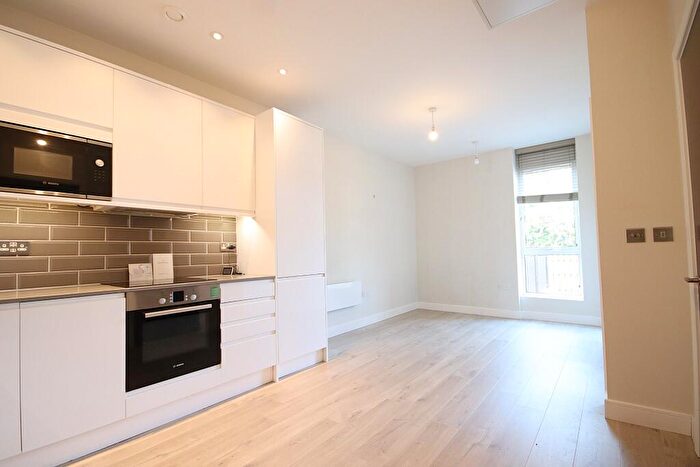 1 Bedroom Flat For Sale In Walking Distance To Town & Station, Maidenhead, SL6
