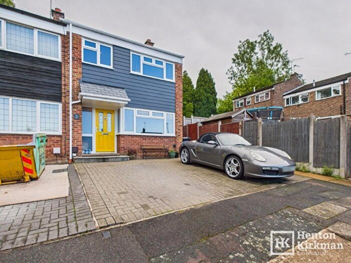 3 Bedroom End Of Terrace House For Sale In Hatfield Drive, Billericay, Essex, CM11