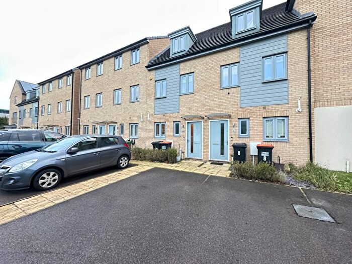 4 Bedroom Terraced House To Rent In Hazel Mead, Dunstable, Bedfordshire, LU5