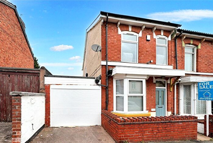3 Bedroom End Terrace House For Sale In Rayleigh Road, Pennfields, Wolverhampton, West Midlands, WV3