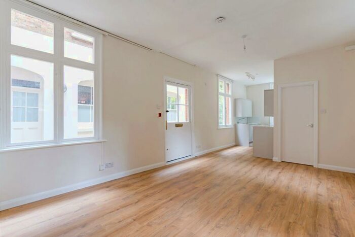 Apartment To Rent In Victoria Park Square, Bethnal Green, London, E2