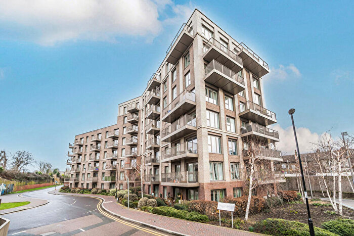 1 Bedroom Apartment For Sale In Adenmore Road, London, SE6
