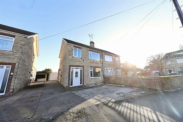 4 Bedroom Semi-Detached House For Sale In Grangeside Avenue, Hull, HU6