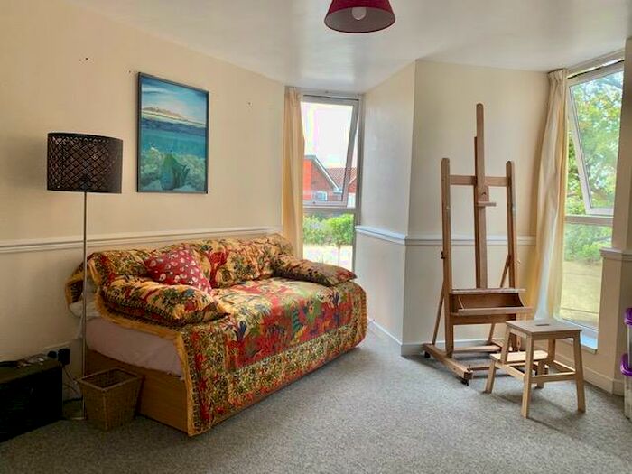 1 Bedroom Apartment To Rent In Colleton Drive, Twyford, RG10