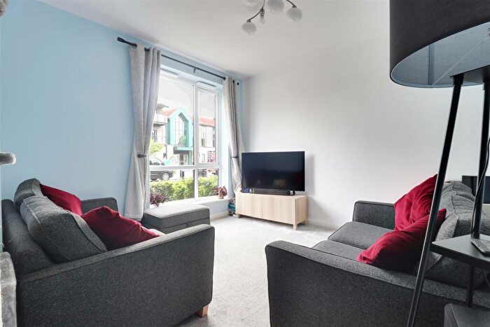 3 Bedroom Terraced House For Sale In Hawthorn Avenue, Hull, HU3
