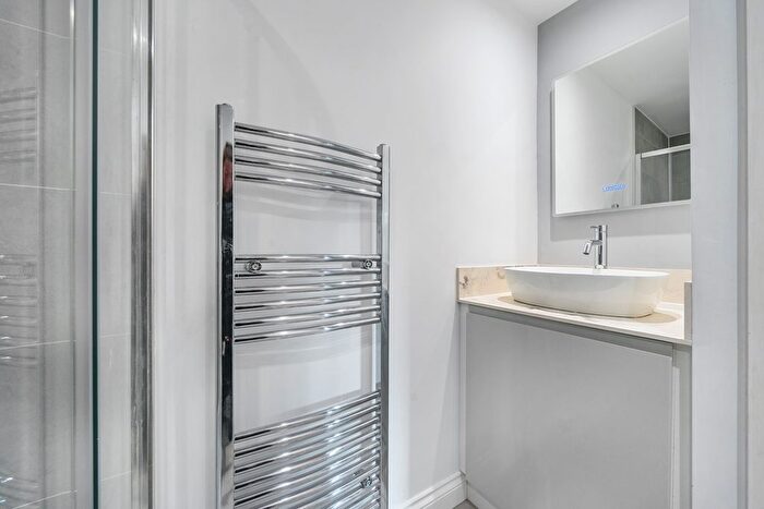 2 Bedroom Flat To Rent In Downside End, Risinghurst, Oxford, OX3