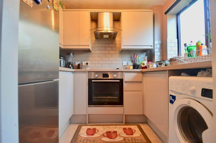 1 Bedroom Flat To Rent In Winston Close, Greenhithe, DA9