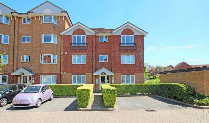 1 Bedroom Flat To Rent In Varsity Drive, Twickenham, TW1