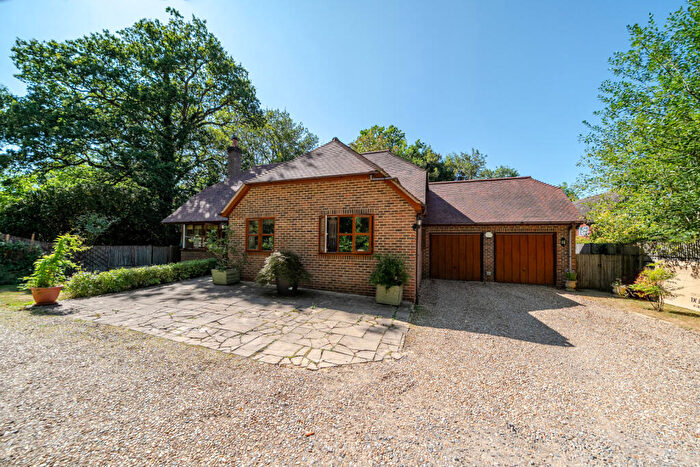 3 Bedroom Bungalow For Sale In The Drive, Ifold, Loxwood, RH14
