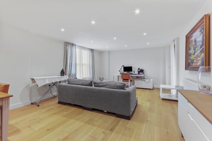 1 Bedroom Flat For Sale In Hornsey Lane, London, N6