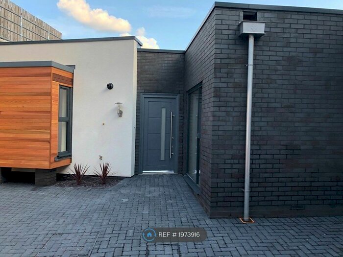 2 Bedroom Bungalow To Rent In Stoke Lane, Westbury-On-Trym, Bristol, BS9