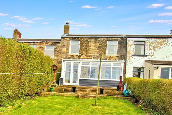 2 Bedroom Cottage For Sale In Almondbury Bank, Moldgreen, Huddersfield, HD5