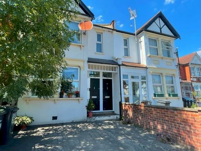 2 Bedroom Flat To Rent In Lansdowne Road, London, N17