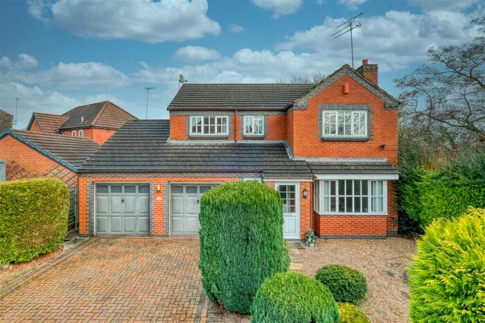 4 Bedroom Detached House For Sale In Abbeyfields Drive, Studley, B80