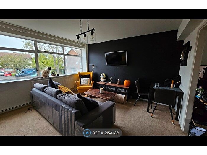 2 Bedroom Maisonette To Rent In Courtlands Avenue, London, SE12