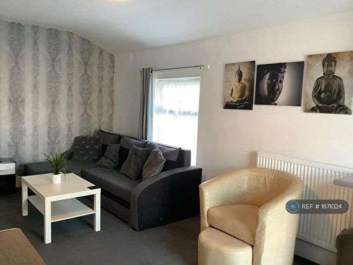 Studio To Rent In St George's Road, Hull, HU3