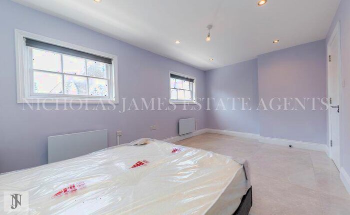 3 Bedroom Flat To Rent In Camden Road, Camden, NW1