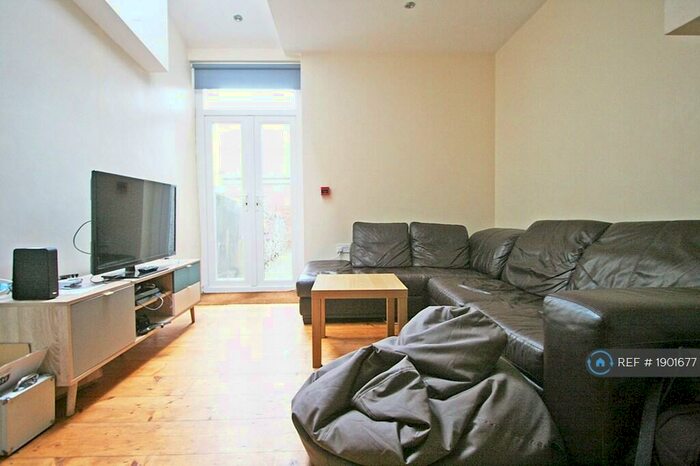 6 Bedroom Terraced House To Rent In Harriet Street, Cardiff, CF24