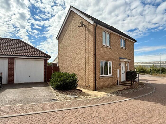 3 Bedroom Link Detached House For Sale In Song Thrush Close, Stowmarket, IP14