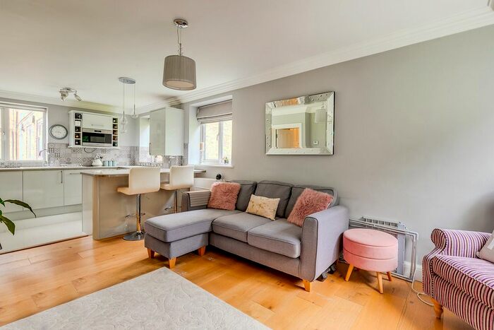 2 Bedroom Flat To Rent In Innes Gardens, SW15
