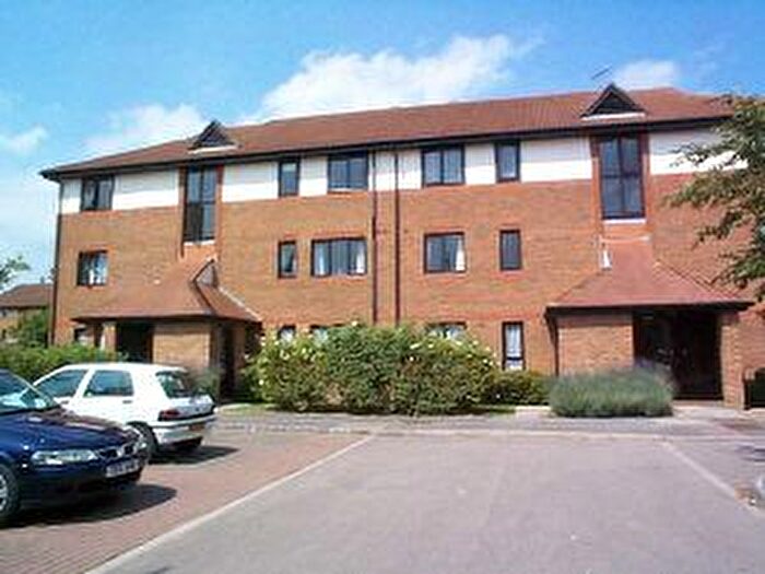 1 Bedroom Flat To Rent In Oakside Court, Horley, RH6