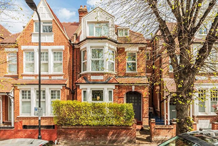 2 Bedroom Flat To Rent In Ravenscroft Road, Chiswick, W4