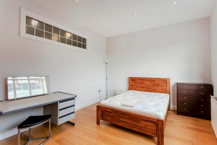 4 Bedroom Flat To Rent In Camden Road, London, N7