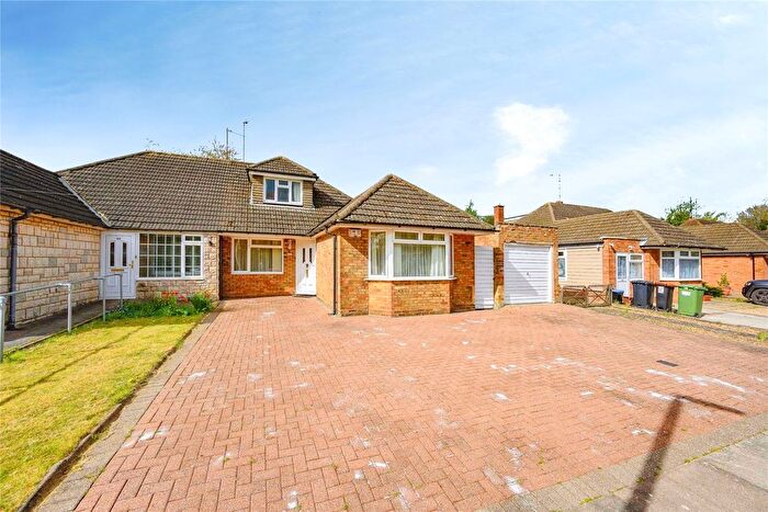 4 Bedroom Bungalow For Sale In Ridgeway Avenue, Dunstable, Bedfordshire, LU5