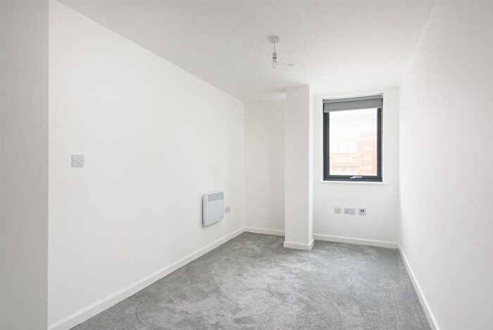 3 Bedroom Flat To Rent In Qube, West Street, S1