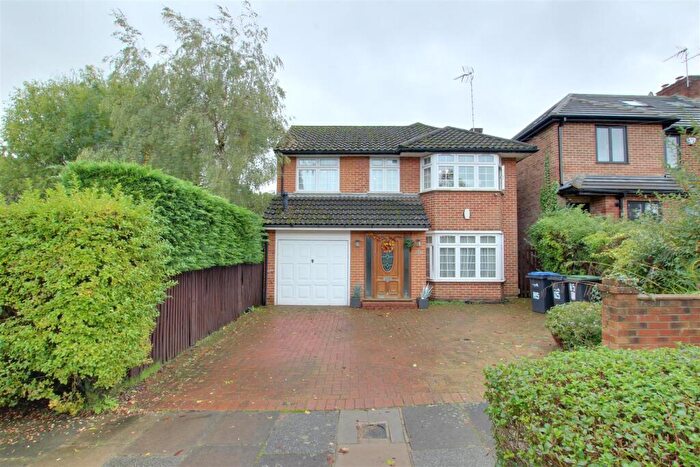 4 Bedroom Detached House To Rent In Merryhills Drive, Enfield, EN2